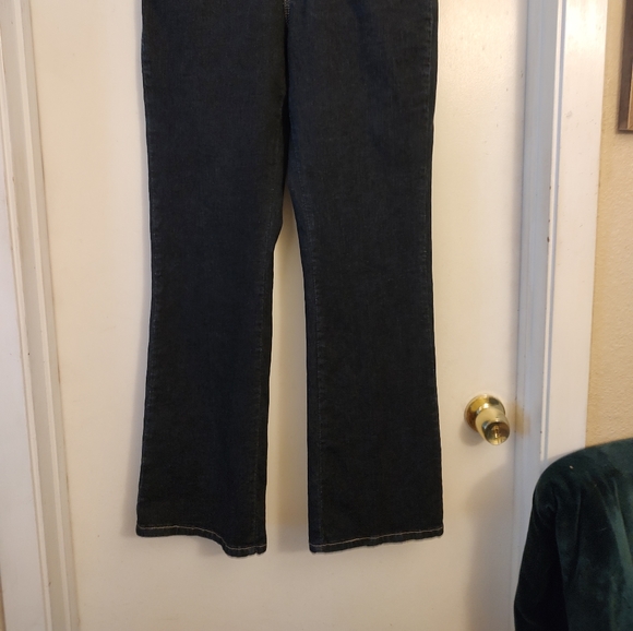 Lee jeans. 8 short. - Picture 2 of 10